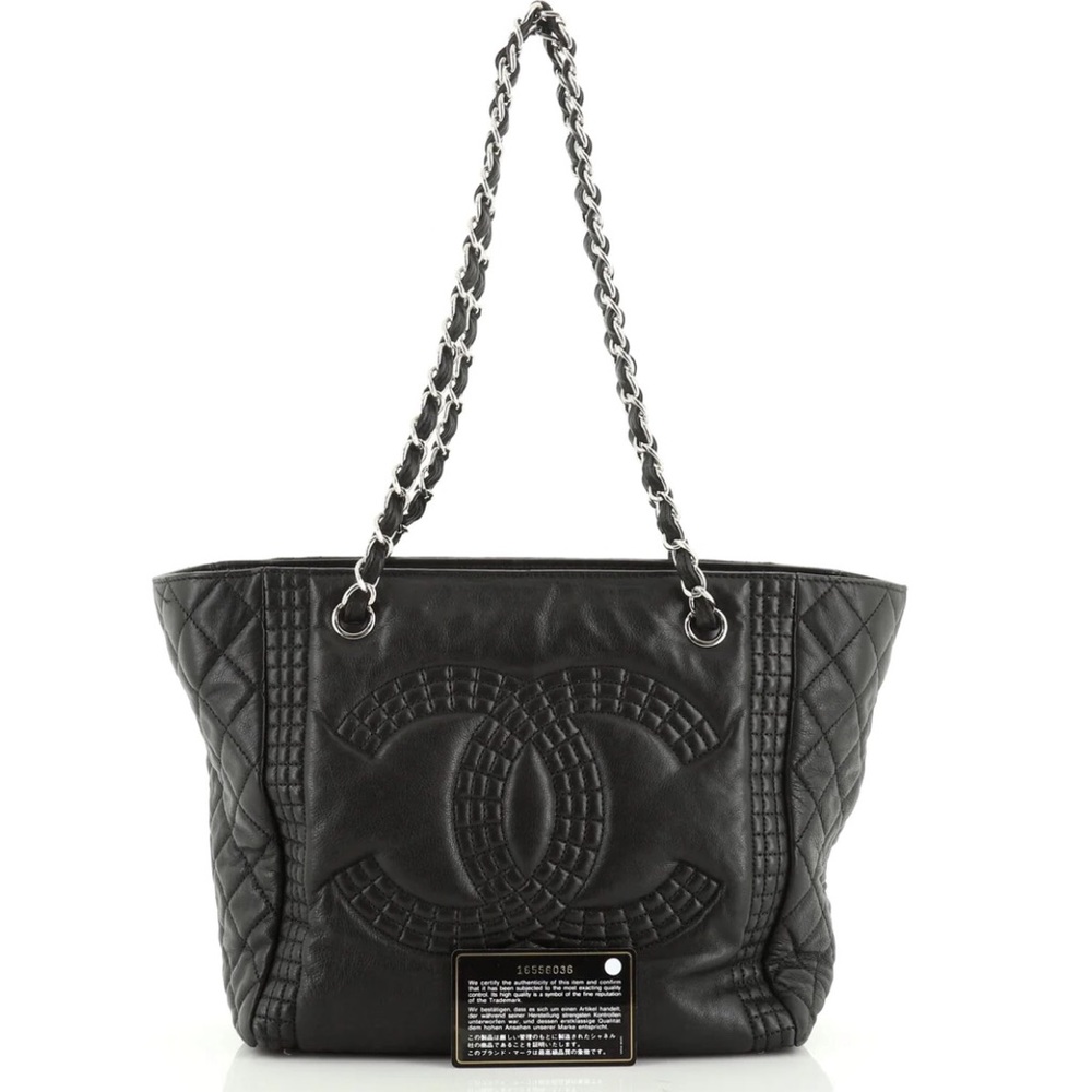💎 ZIPPER CLOSURE 💎 QUILTED CHANEL TOTE